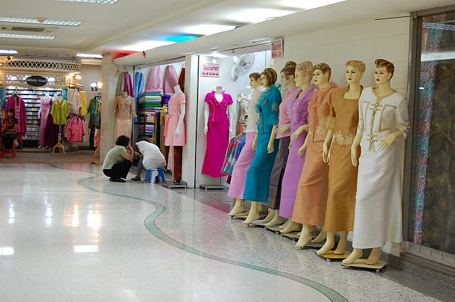 タイの女性が憧れるタイシルクの伝統衣装