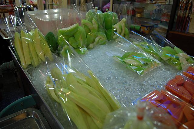 お菓子のほかにも新鮮なフルーツもあり！！
