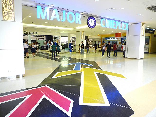 週末はさらに混み合う映画館「Major」