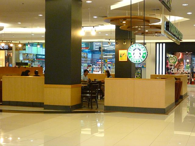 Starbucksは必須！？