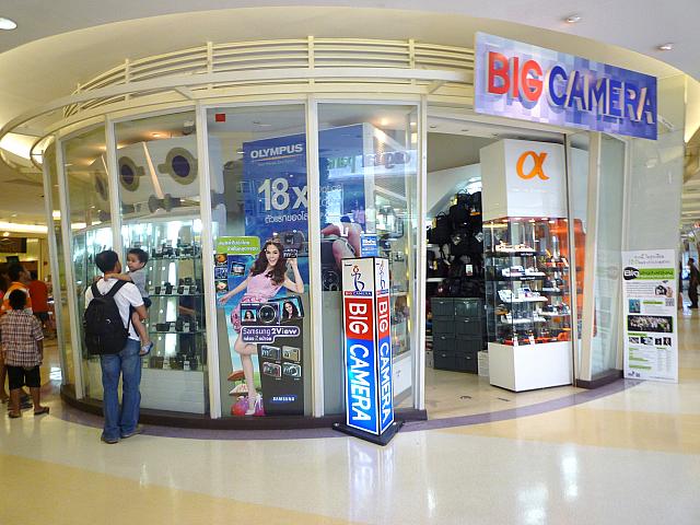 携帯、ゲーム、パソコン、そしてカメラ。全体的に揃えのよく人気。