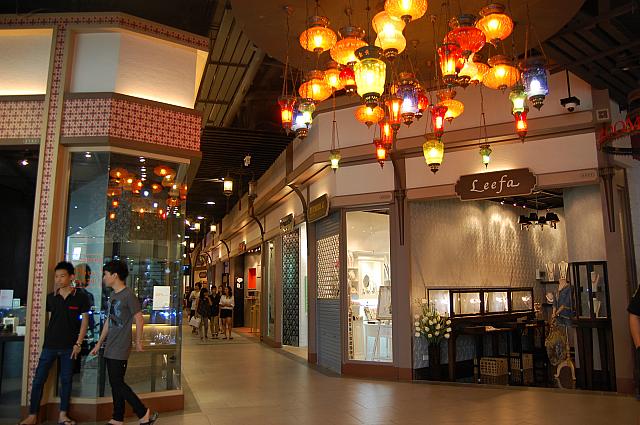 色とりどりのランプが綺麗なイスタンブール