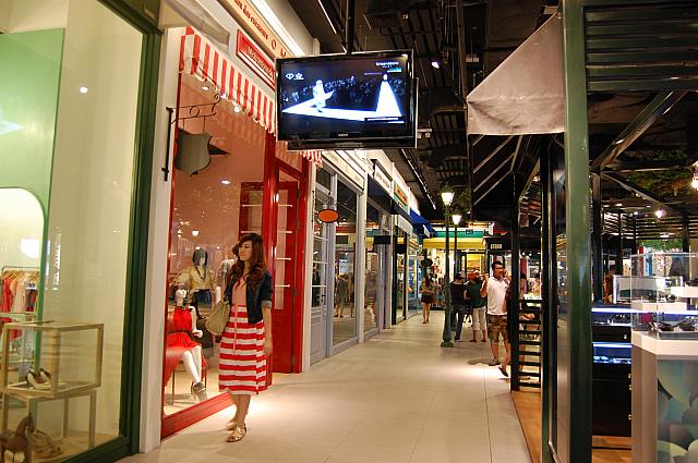 テーマによってかわる店構え