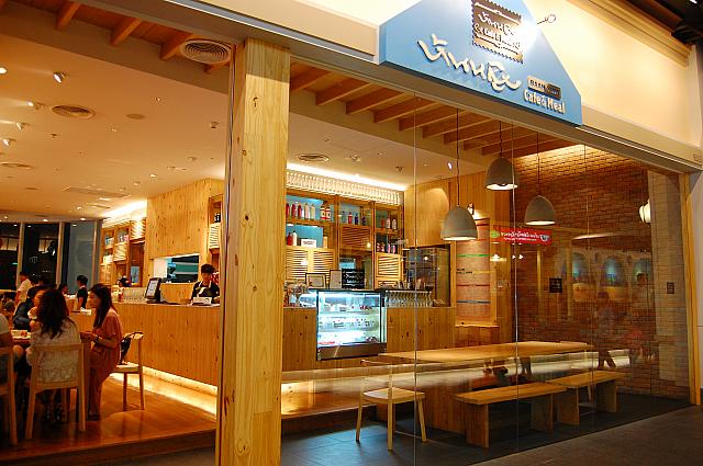 フードコートよりは値段が高いですが人気があります