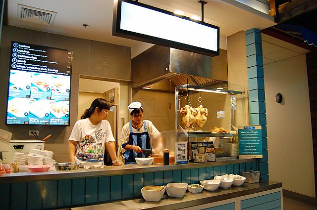 カオマンガイのお店はいつだって人気