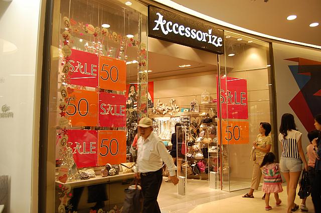 オープンして間もないですが、すでにセールをしているお店も！