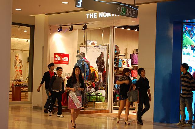 小さなストアーですが「The North Face」もあります！