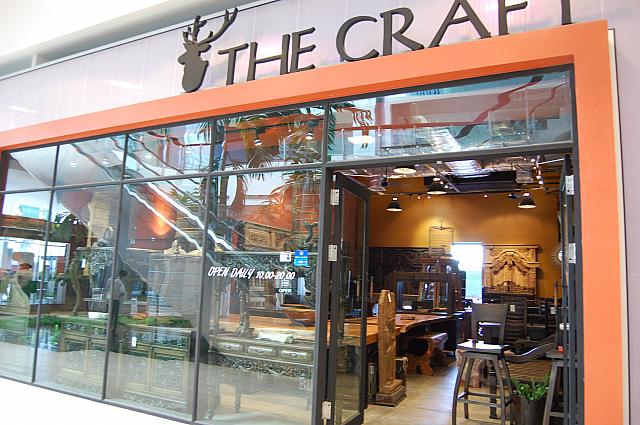 クラフトのお店は木材家具があります