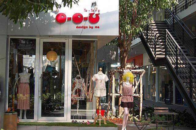 服も雑貨も店によって違います