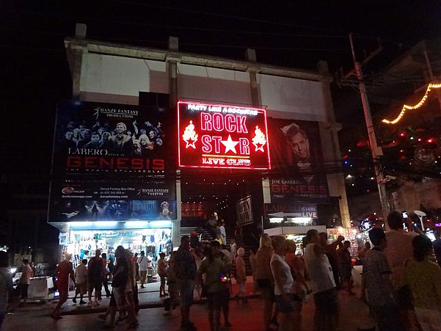 真新しい店舗。