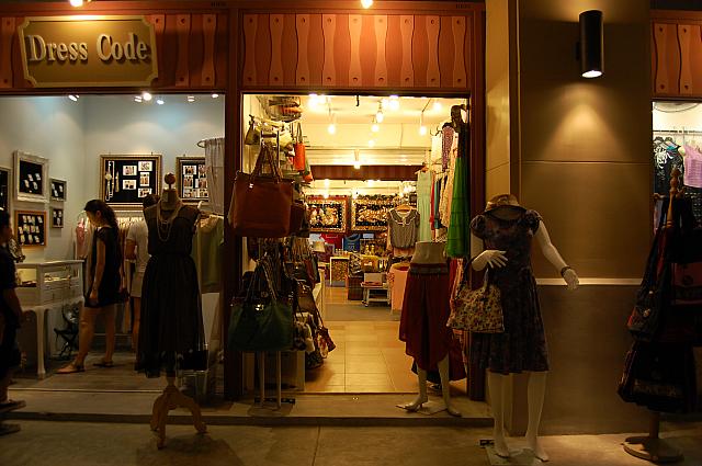 小さなお店がいくつも並び見ごたえ十分です！