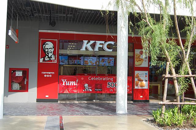 ケンタッキーなど有名ファーストフード店もあります