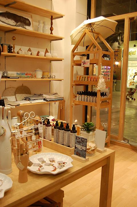 部屋の中に置かれたコレクションのような雰囲気があります