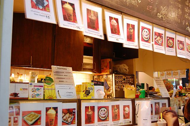 日本語が少しできる店員さんもいます