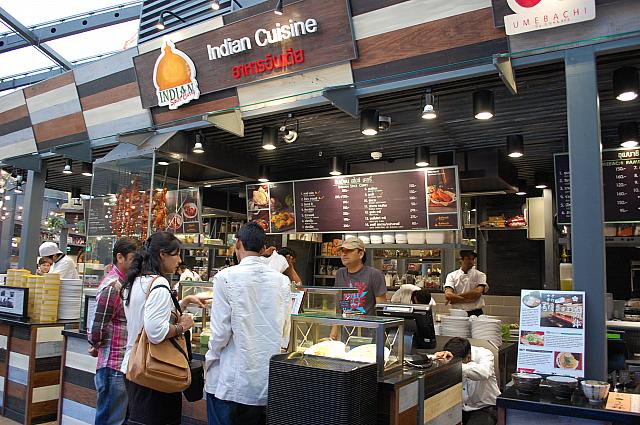 インドカレーの味に慣れ親しんだ人々も多く注文していました