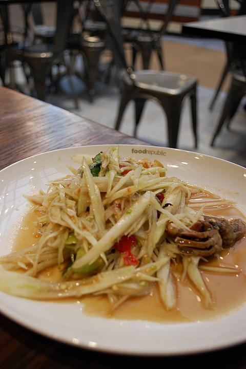 タイ人が食欲がないときも食べたくなるという「ソムタム」