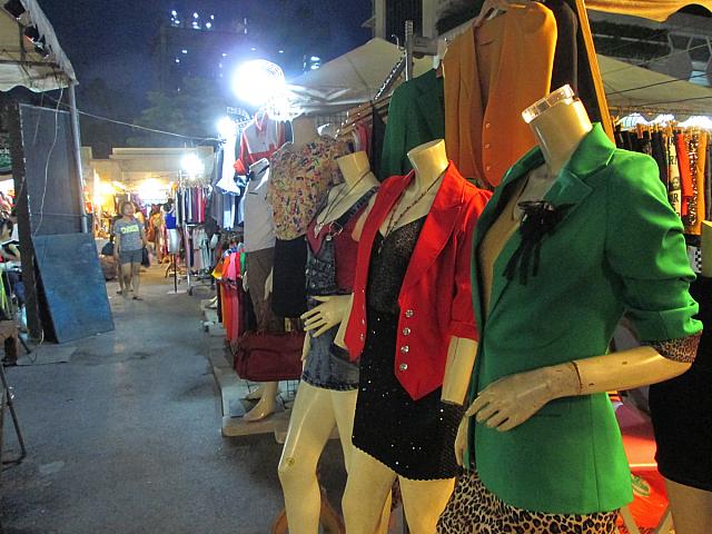 洋服屋さんもたくさん