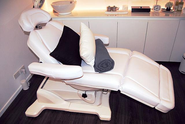 フェイシャル用の椅子って本当に気持ちいいんですよね