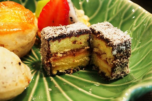 チョコレートケーキの中。