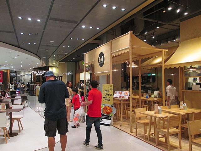 飲食店が多数