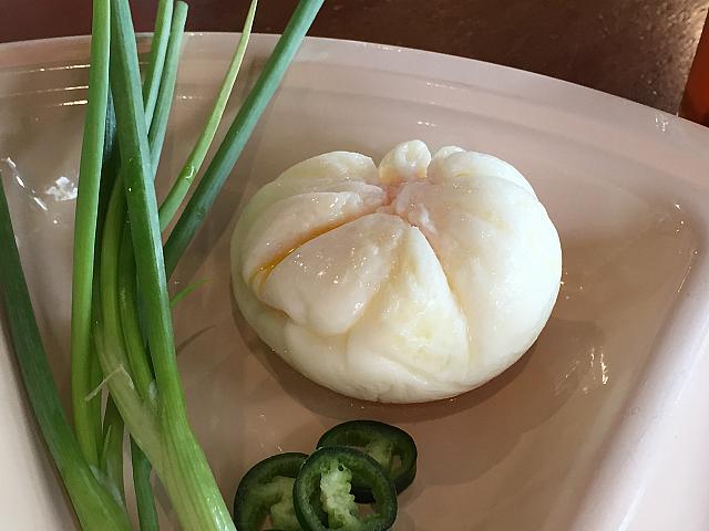 面白い形の卵です