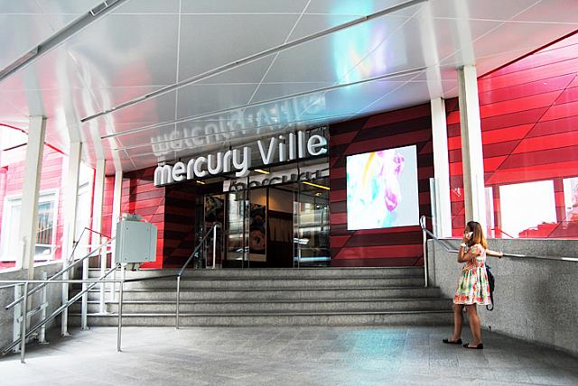 4番出口へ進むとMercury Villeへの連絡口があります