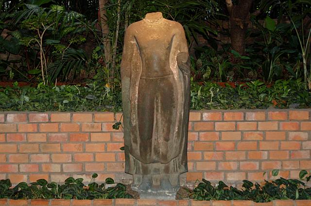 アユタヤ時代の物でしょうか　首がありません