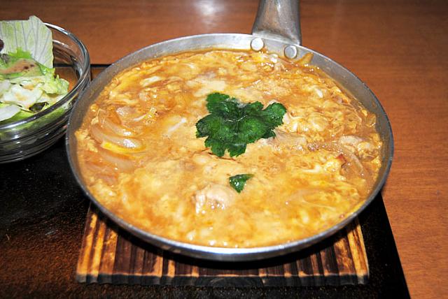 熱々のお鍋で出されます