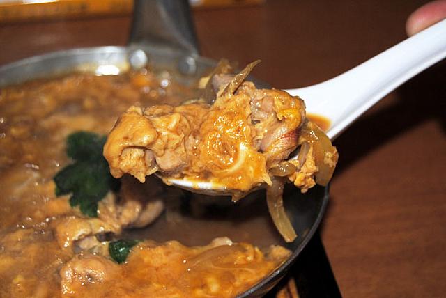 大きな鶏がゴロゴロ