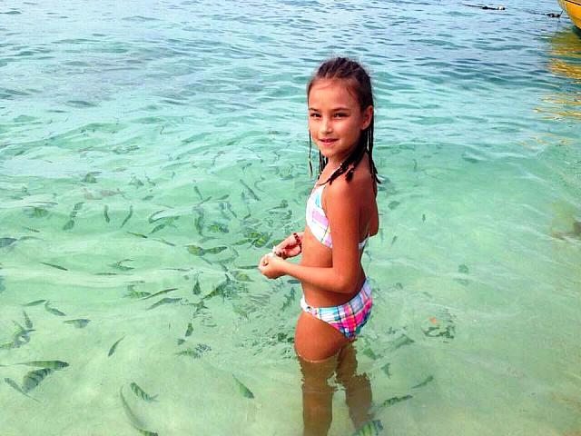 浅瀬でも魚の方から寄ってきます