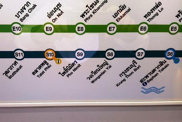サパーンタクシン駅から5個目