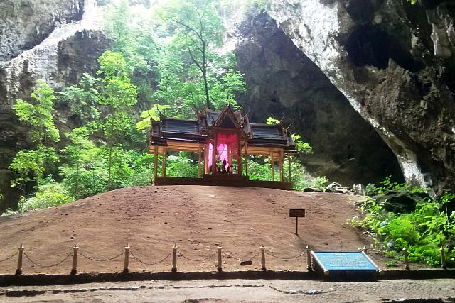 神殿の正面