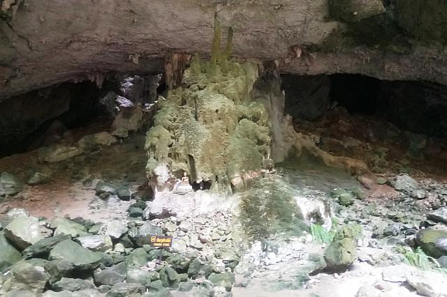 PAGODA STONE（仏塔石）と書かれています