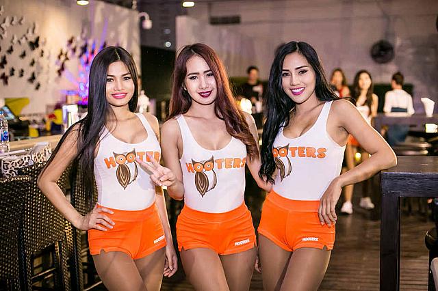 HOOTERS BANGKOKのHPより