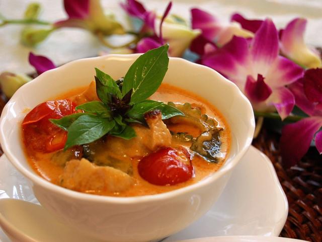 11. 器に盛り付けて出来上がり！タイ米と一緒にいただきましょう。
☆タイ米以外に、素麺などにかけてもおいしいですよ。 