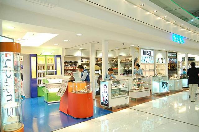 ５７ Duty Free(時計)
<br>各種時計ブランドの総合店舗
