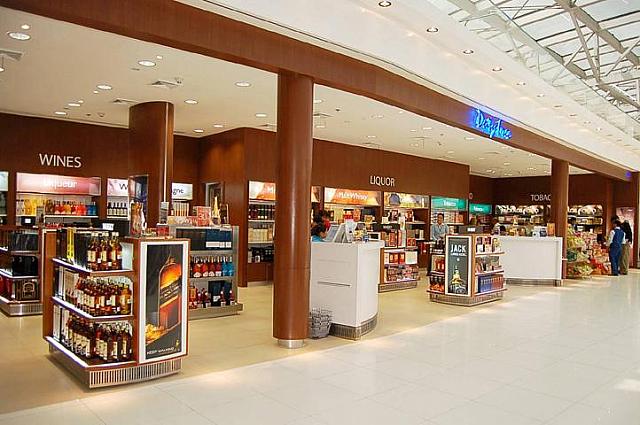 ４４ 酒＆タバコ
<br>総合免税店。酒とタバコが中心

