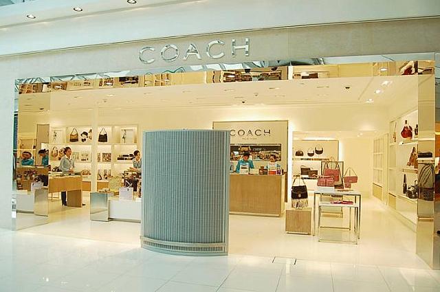 ４７ COACH
<br>バッグや財布など。
