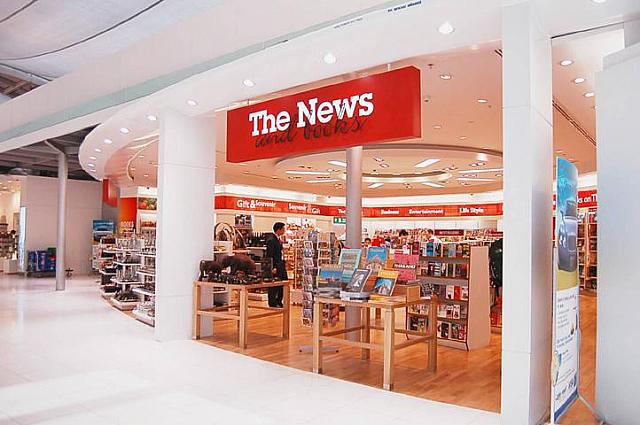６３ ニュース
<br>本・雑誌に加えお土産も購入できます。
