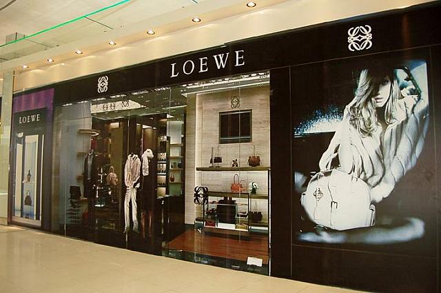 ３０ LOEWE
<br>バッグ類が中心
