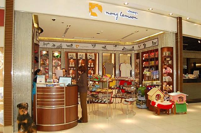 １４ ノン ラムーン<br>
なぜペット用品が空港にあるかは謎ですが、かわいいグッズが揃っています。
