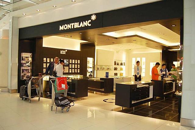 ２９ Mont Blanc
<br>時計やペン、バッグなどが揃っています。
