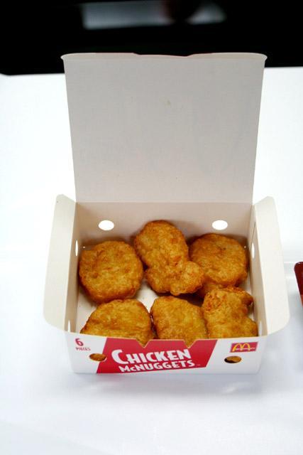マックナゲット<br>
バンコク（166円）
