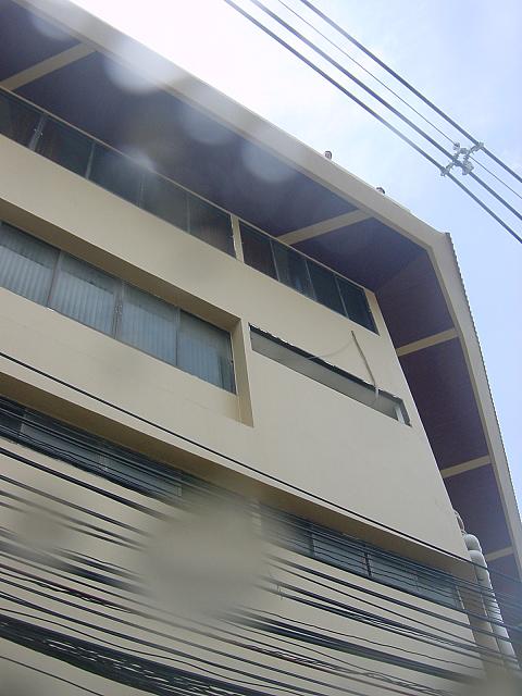 屋上から水かけですか・・・。手が込んでおります。