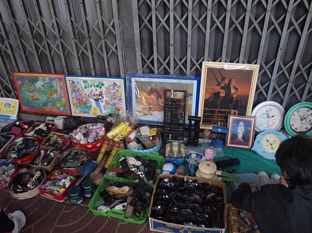 この界隈の炉辺もニーズを無視した品揃えで、楽しめます