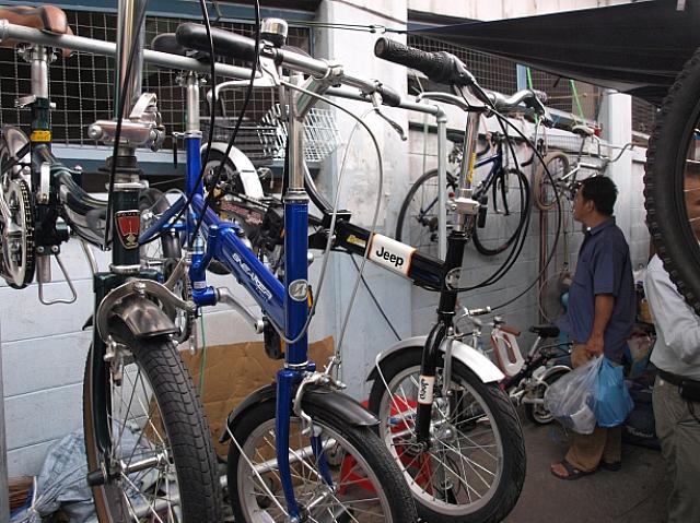 日本から来た自転車、1台8000バーツほど。どれも高級車です。