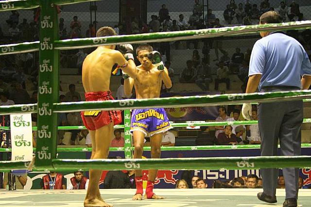 真剣な眼差しのムエタイ戦士