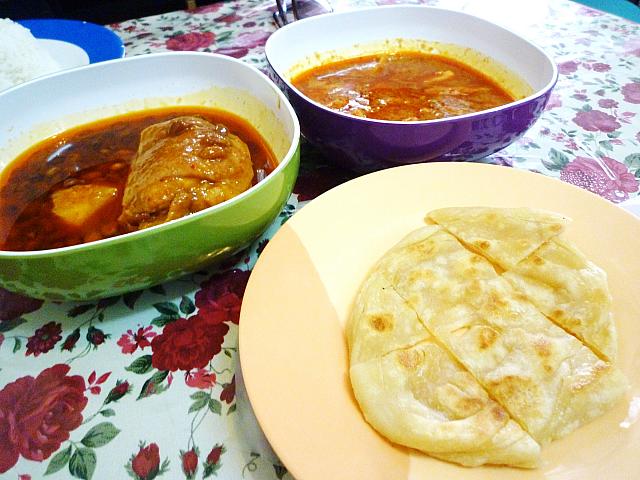 焼きたてのロティーといっしょにイスラムカレー♪