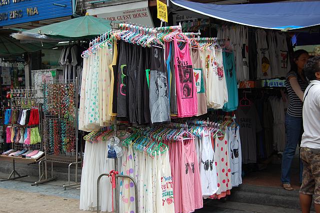 涼しいタンクトップは大きめのサイズや小さめのサイズなどデザインが豊富