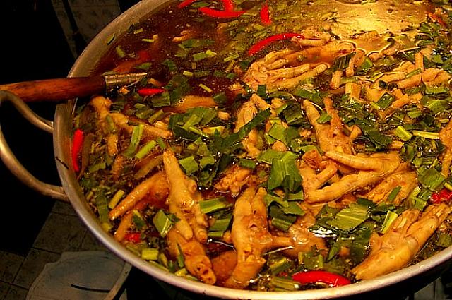 鳥の足！でもこれが美味しいのです。